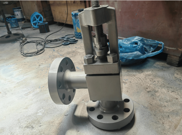 High pressure forged steel globe valve with flanged connection
